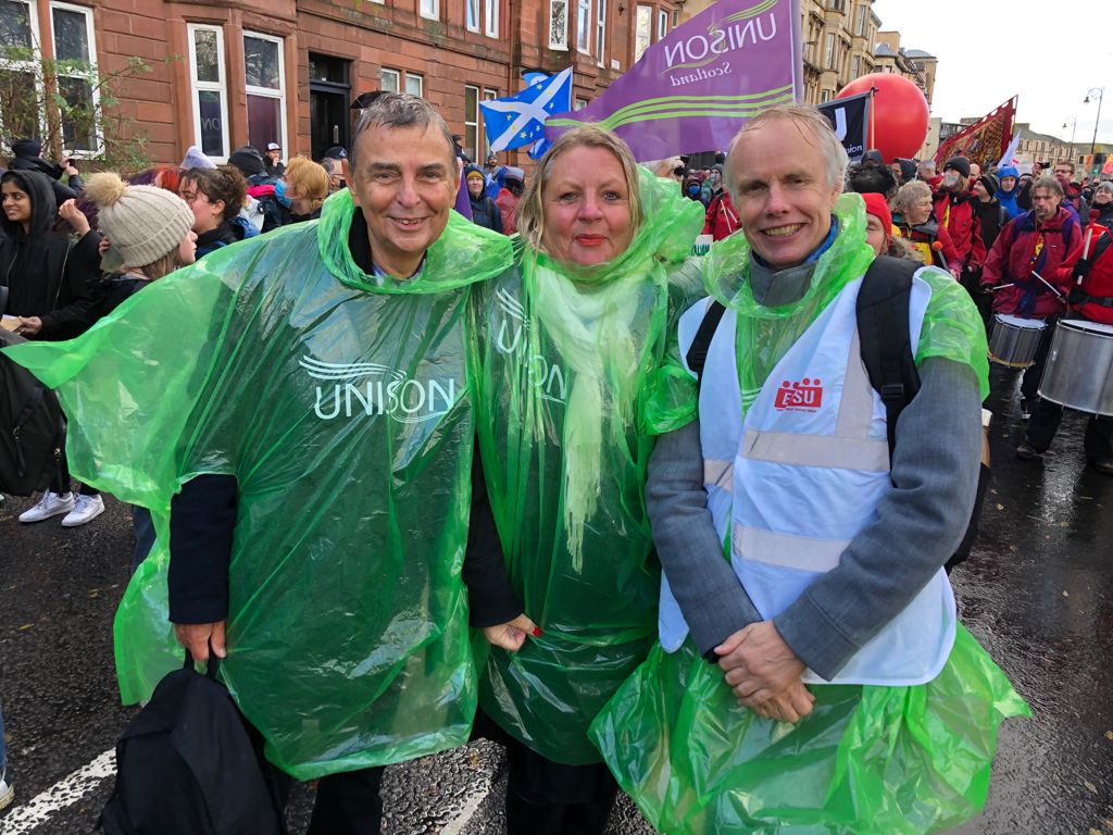 PSI's President Dave Prentis, Liz Snape and EPSU's General Secretary Jan Willem Goudriaan at the COP26 march