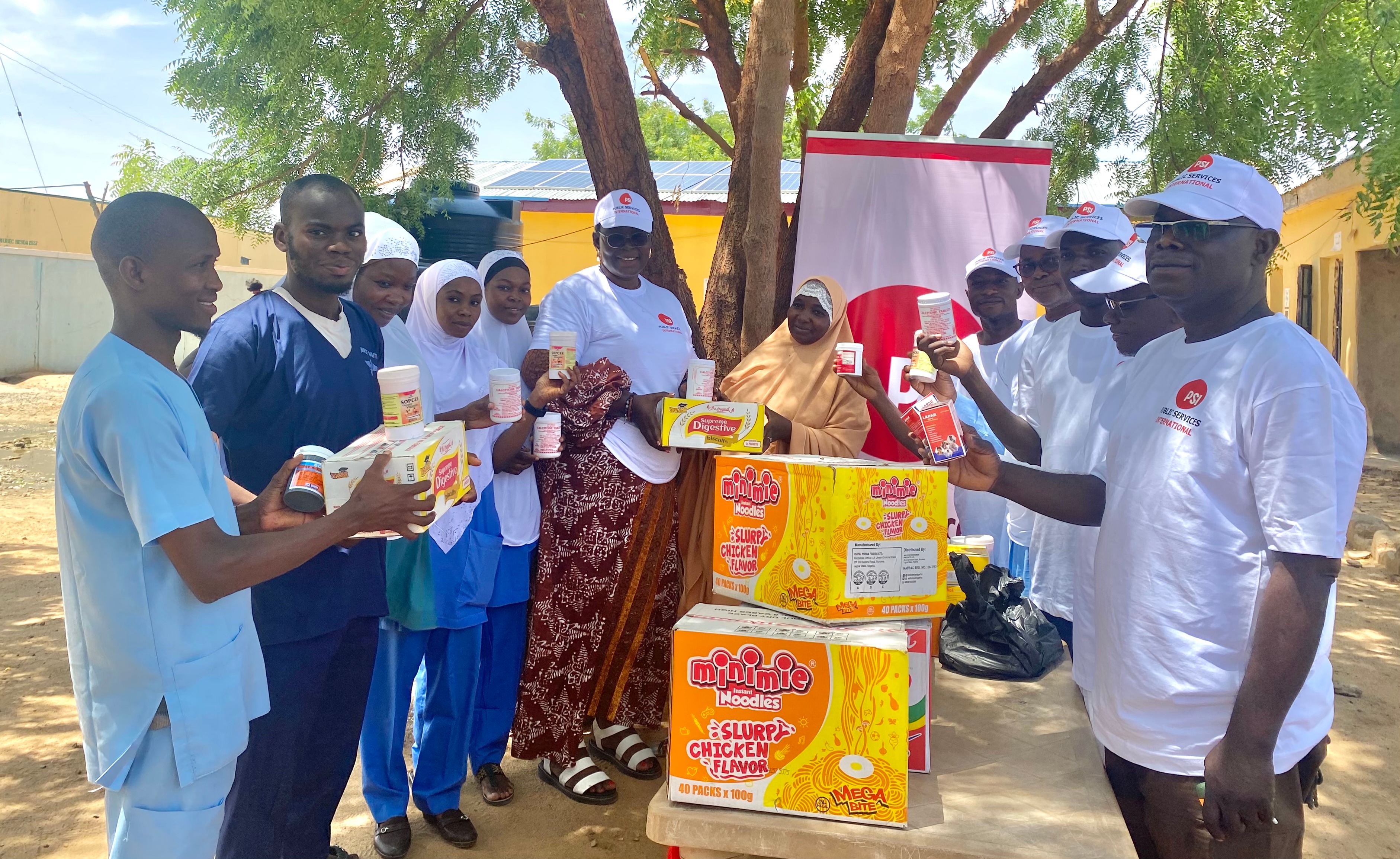 Unions presenting supplies to the OIC, Dikumari Health facility. 