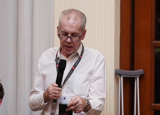 Paul Williamson, CPSU, Australia presents the guide at APRECON.