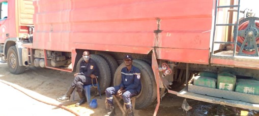 Hygiene and sanitation service charged to spray the dwellings to disinfect them against biological risks. Photo: SYNACOT