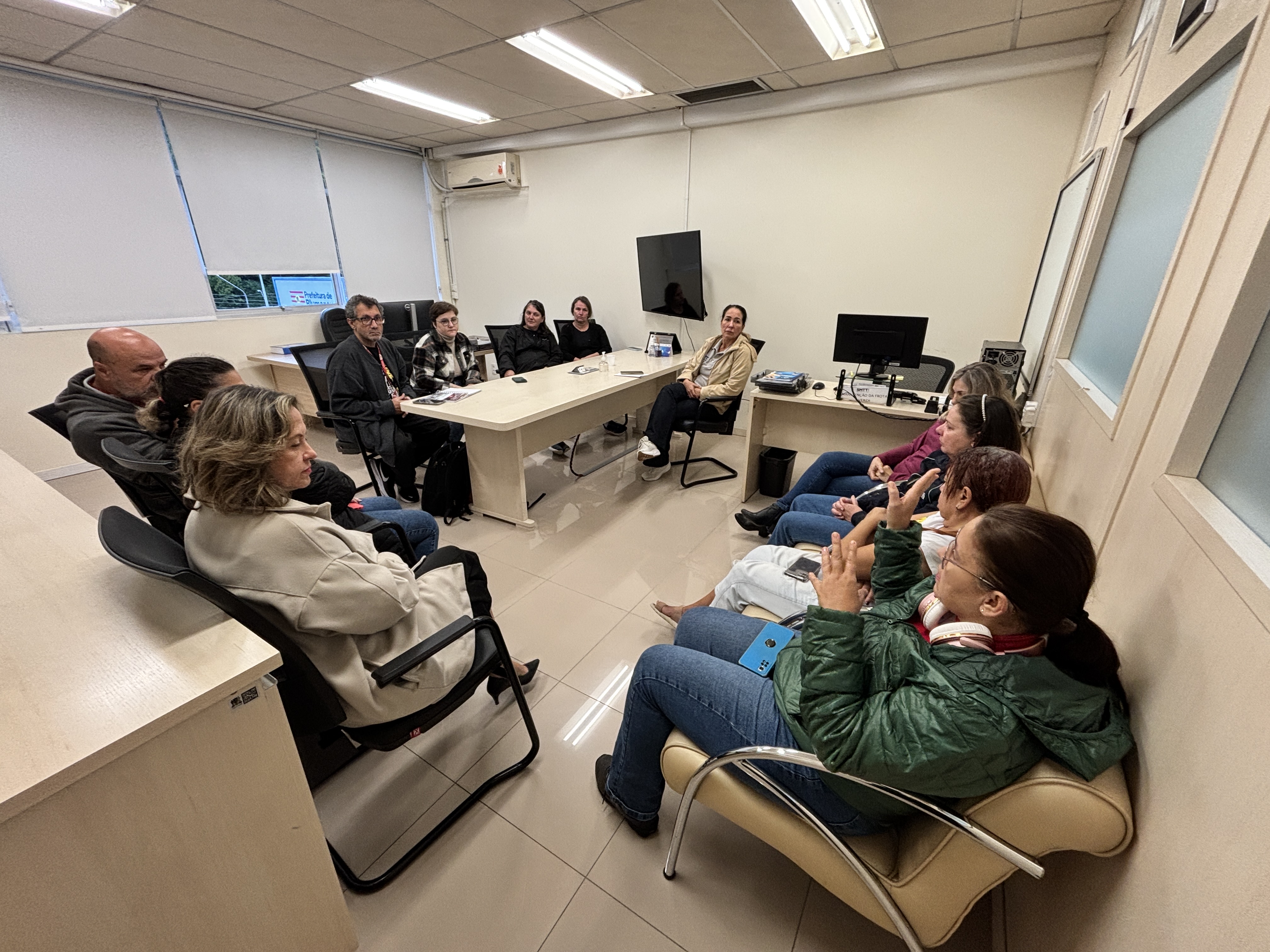 MEETING AT THE WORKPLACE TO HEAR STAFF REQUESTS (SMTT) – PHOTO: SINTRASEB